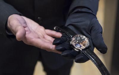 中国引擎驱动全球硬奢复苏，高端钟表市场走出疫情阴霾